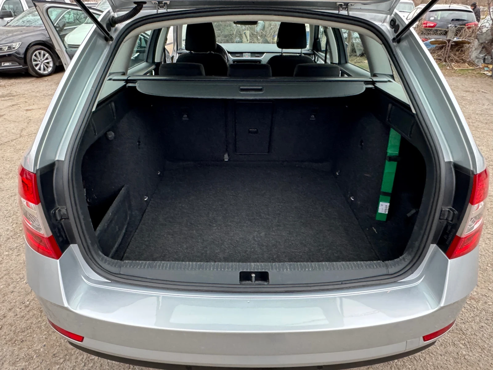 Skoda Octavia Топ Състояние!! Нова!, снимка 16 - Автомобили и джипове - 53916971