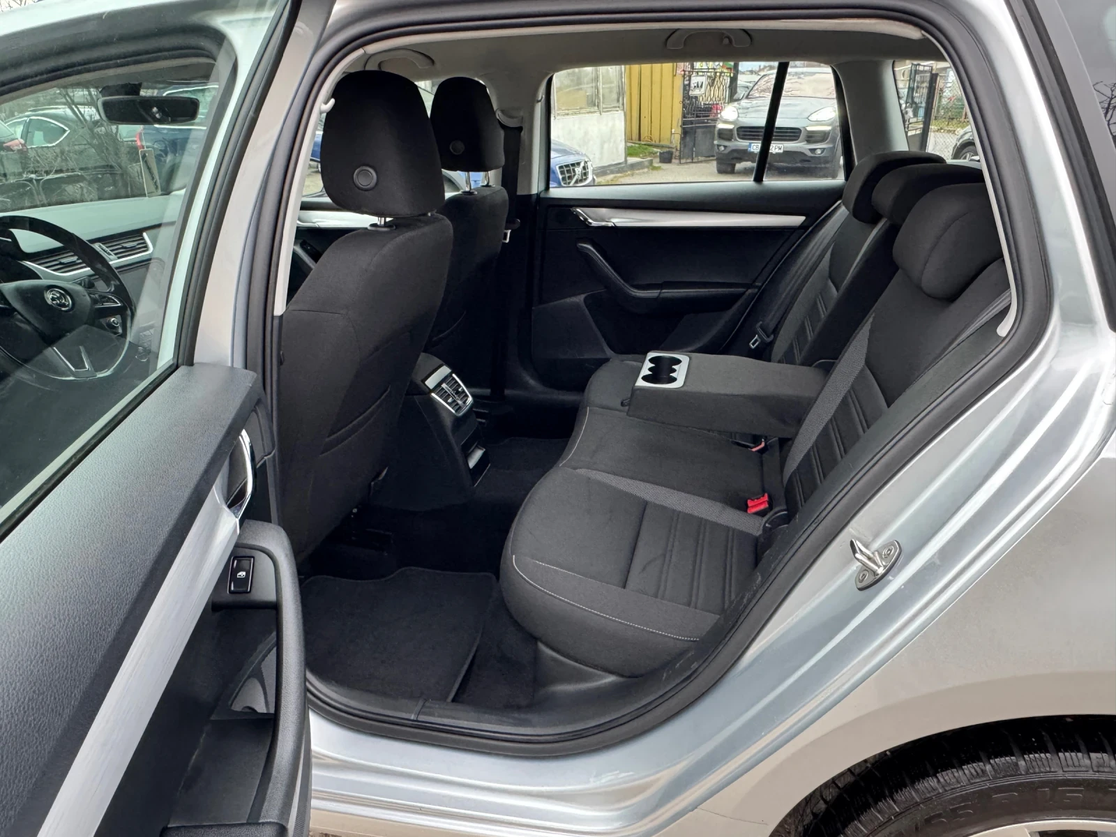 Skoda Octavia Топ Състояние!! Нова!, снимка 15 - Автомобили и джипове - 53916971