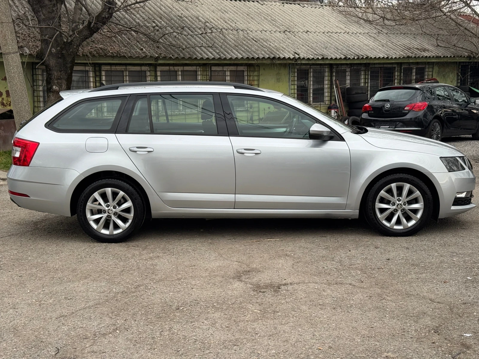 Skoda Octavia Топ Състояние!! Нова!, снимка 7 - Автомобили и джипове - 53916971