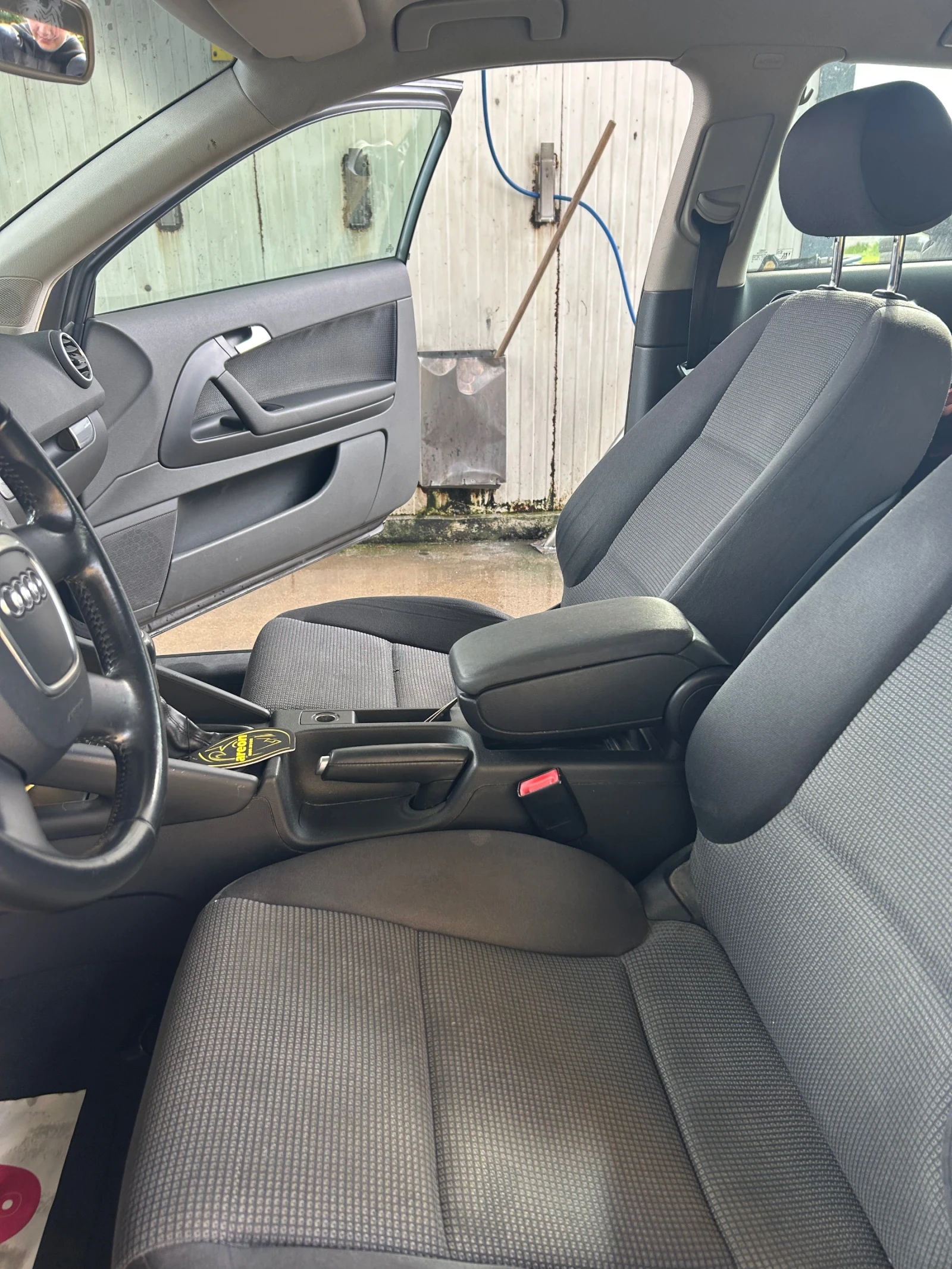 Audi A3 1.6 Бензин, снимка 4 - Автомобили и джипове - 54392416