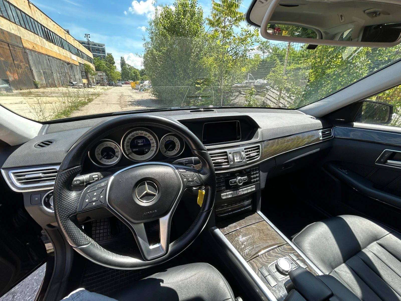 Mercedes-Benz E 300, снимка 10 - Автомобили и джипове - 54819722