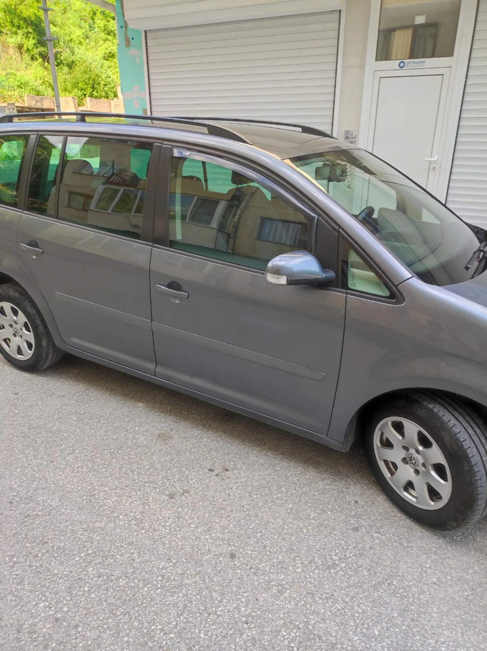 VW Touran 20 FSI, снимка 4 - Автомобили и джипове - 55023819
