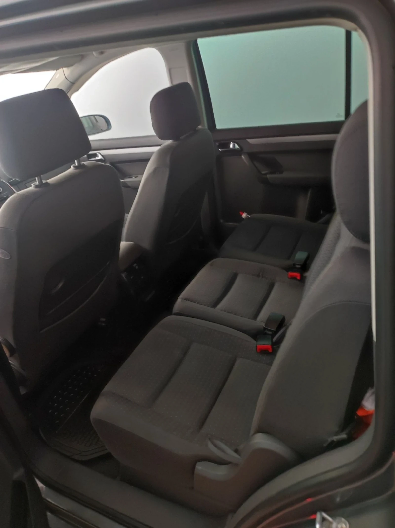 VW Touran 20 FSI, снимка 11 - Автомобили и джипове - 55023819