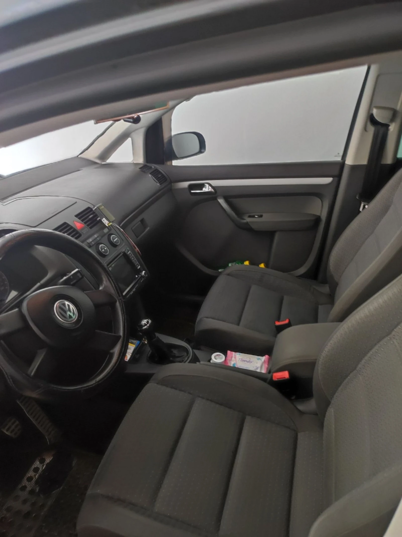 VW Touran 20 FSI, снимка 2 - Автомобили и джипове - 55023819