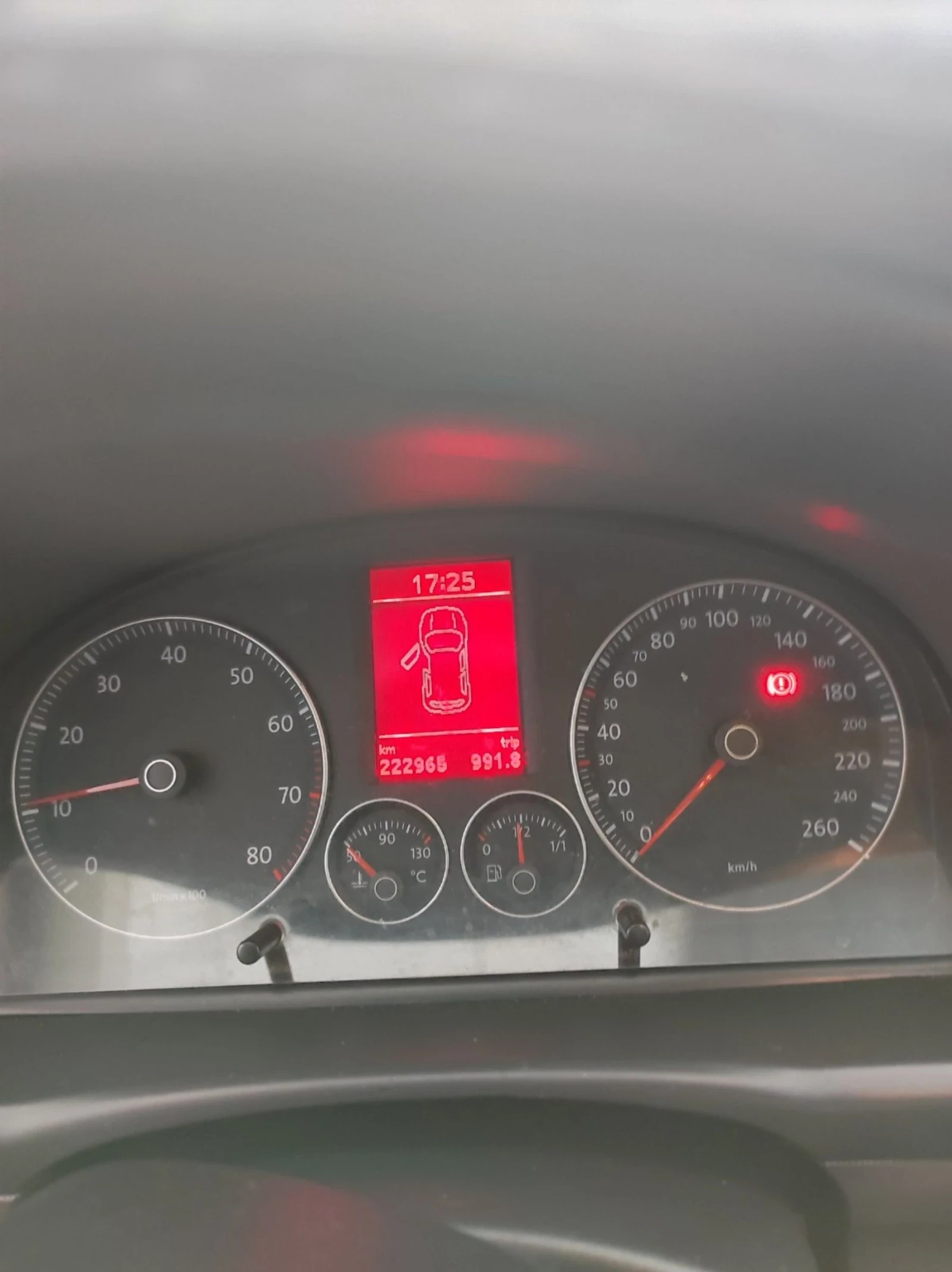 VW Touran 20 FSI, снимка 8 - Автомобили и джипове - 55023819