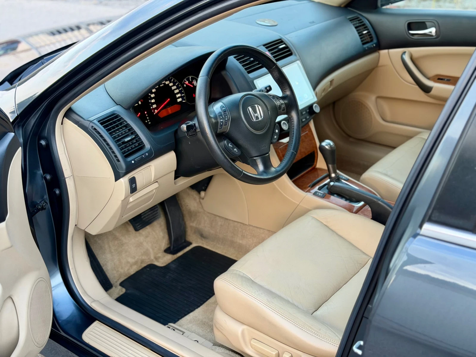 Honda Accord 2.4i Executive Facelift Automatic Car Play 190к.с, снимка 6 - Автомобили и джипове - 55337330
