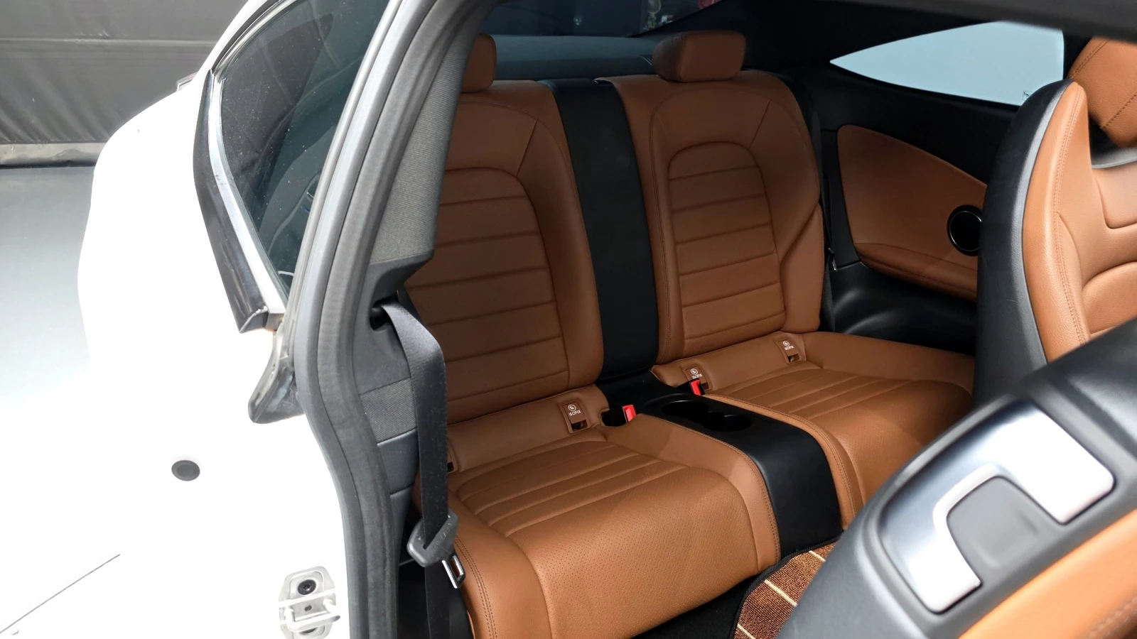 Mercedes-Benz C 220 2.0 4MATIC, снимка 9 - Автомобили и джипове - 55897608