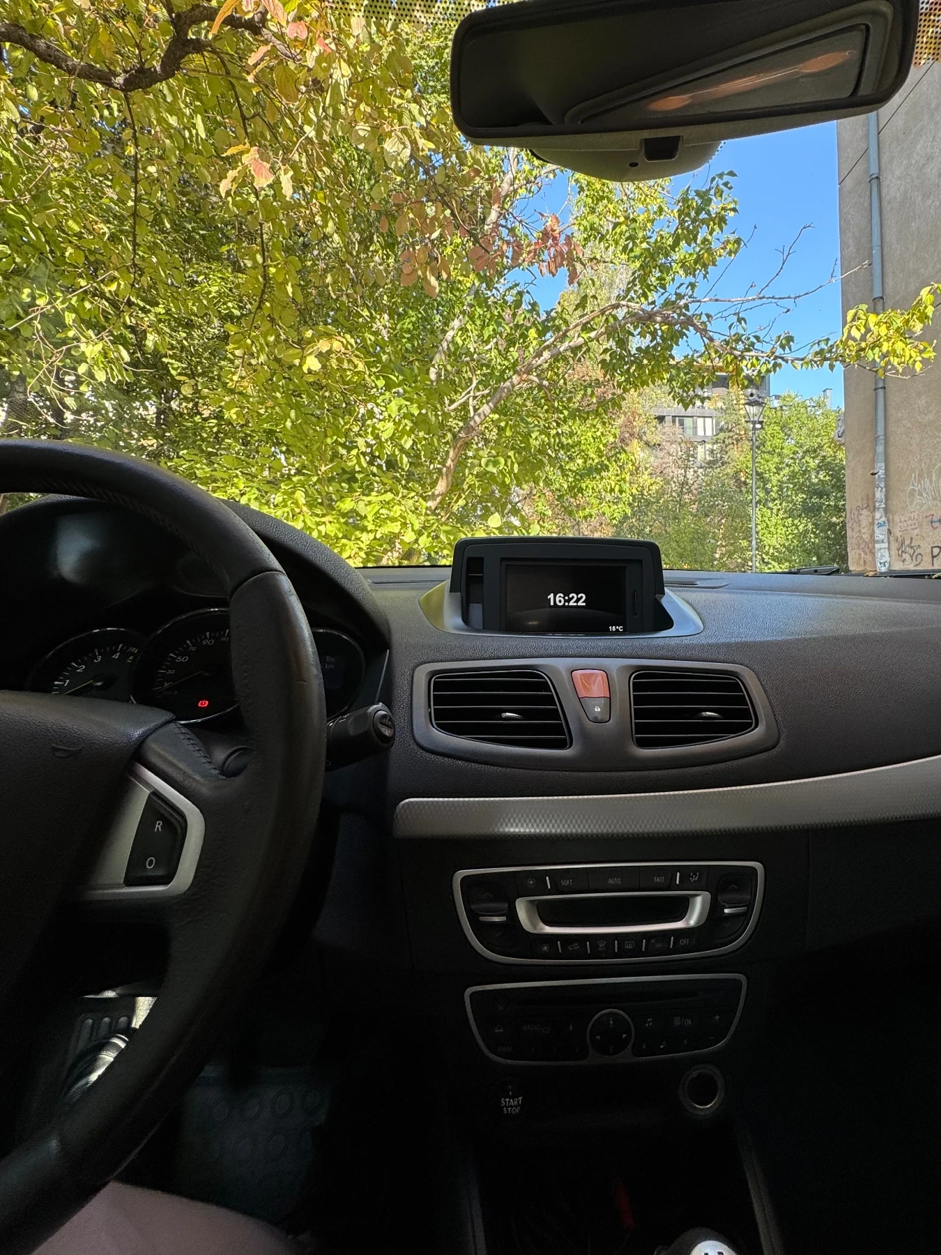 Renault Megane 1.5 dCi (110 кс) EDC, снимка 9 - Автомобили и джипове - 56272095