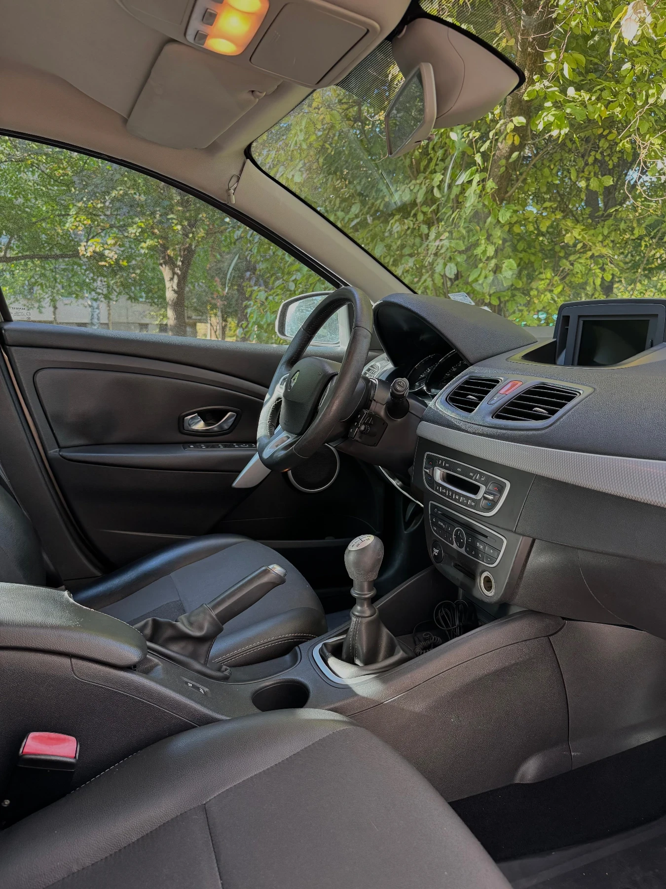 Renault Megane 1.5 dCi (110 кс) EDC, снимка 5 - Автомобили и джипове - 56272095
