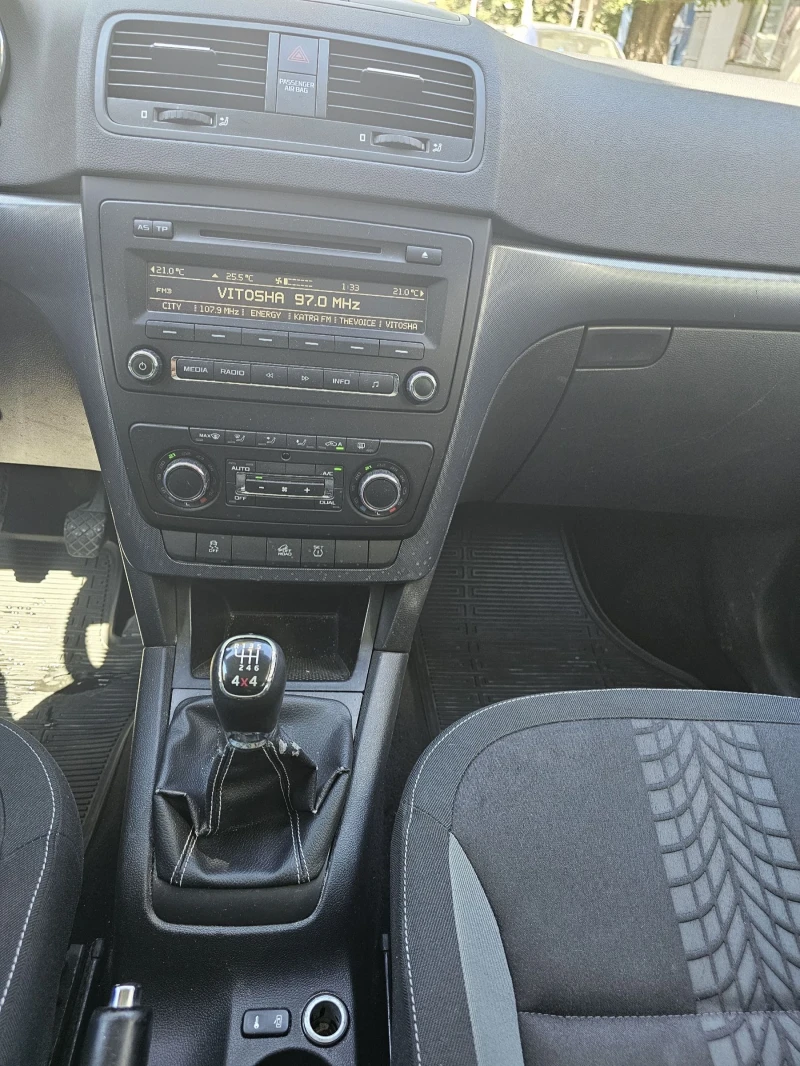 Skoda Yeti Adventure, снимка 13 - Автомобили и джипове - 51947540