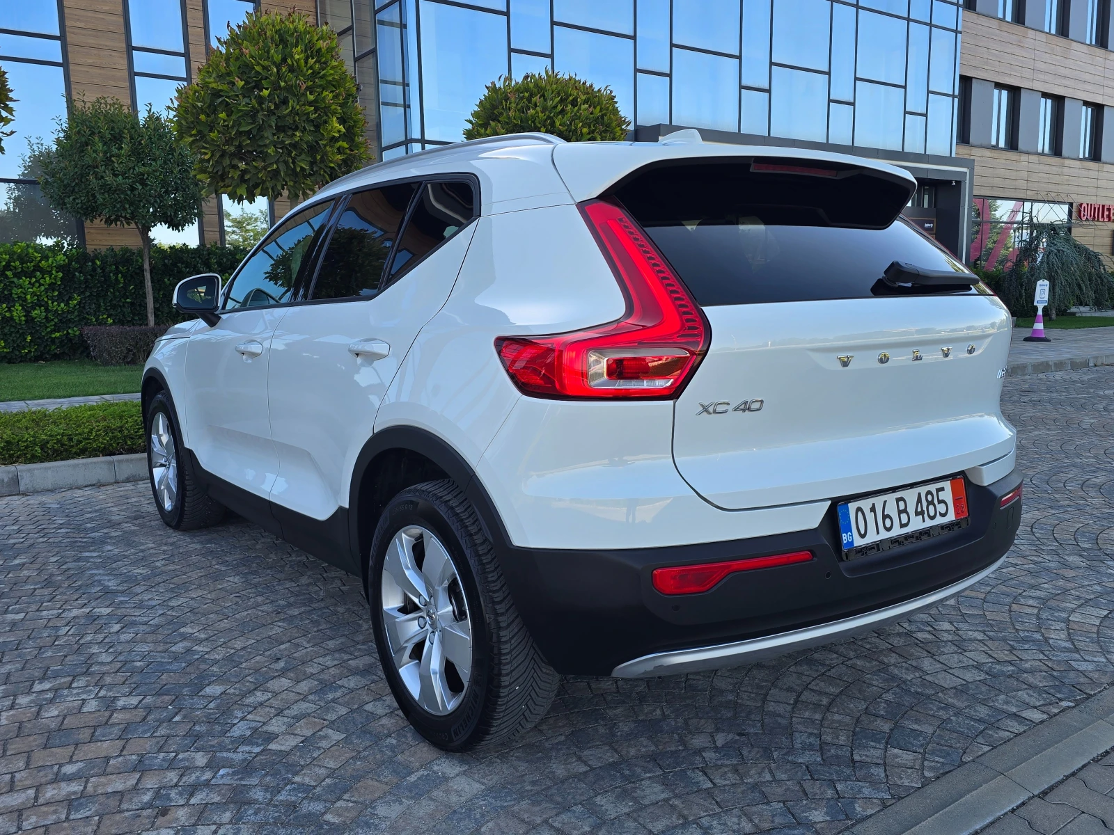 Volvo XC40 2.0D CAMERA FULL LED I-COCKPIT - изображение 7