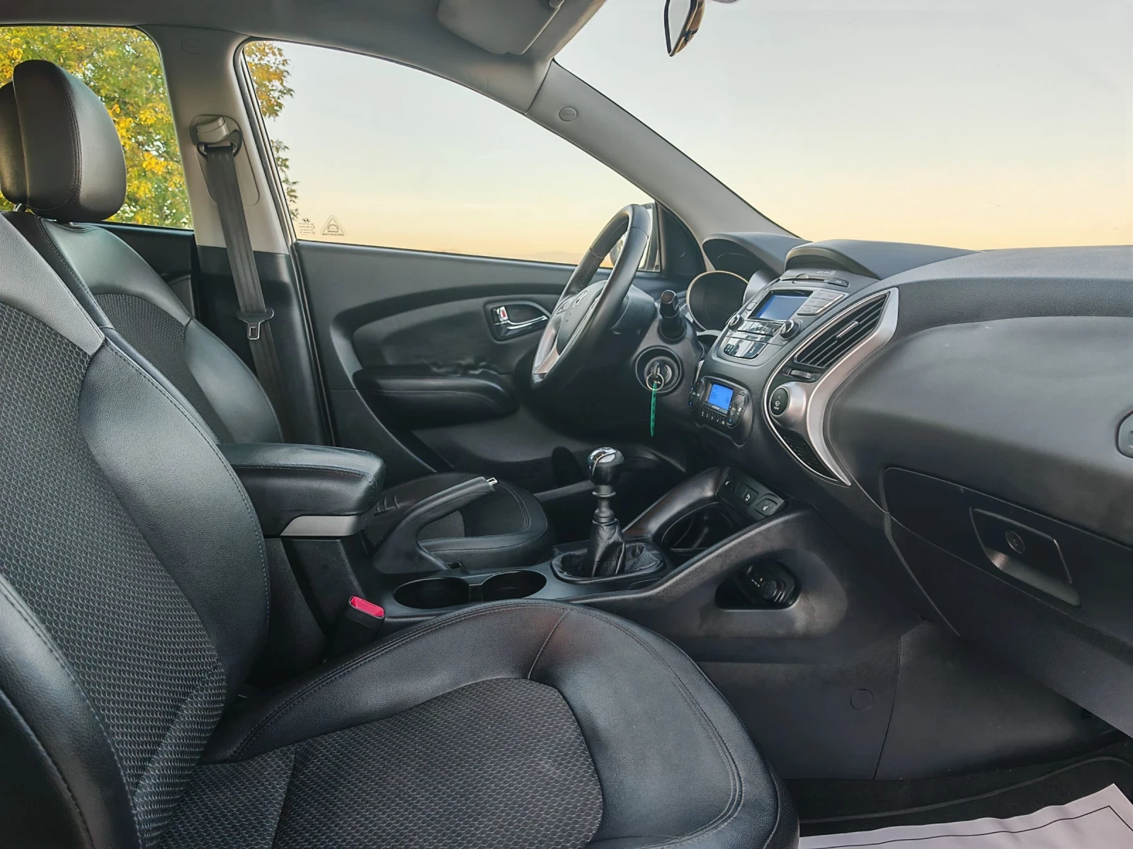 Hyundai IX35 1.7 ДИЗЕЛ 116 К.С. УНИКАЛНО СЪСТОЯНИЕ! КАТО НОВА! - изображение 10