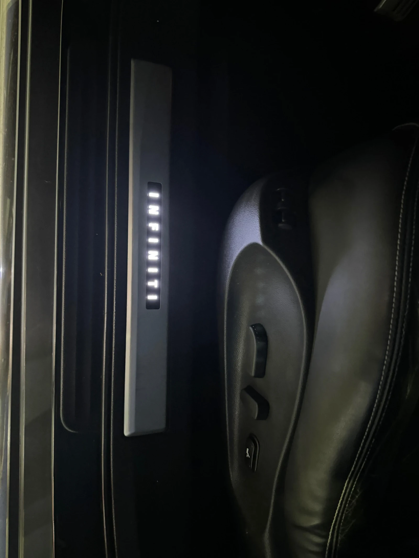 Infiniti Fx 30 Premium , снимка 14 - Автомобили и джипове - 54058713