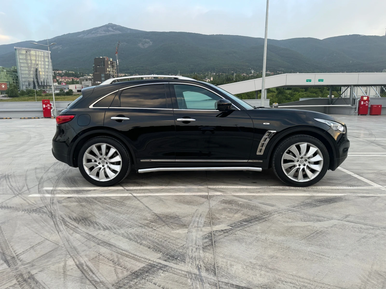 Infiniti Fx 30 Premium , снимка 2 - Автомобили и джипове - 54058713