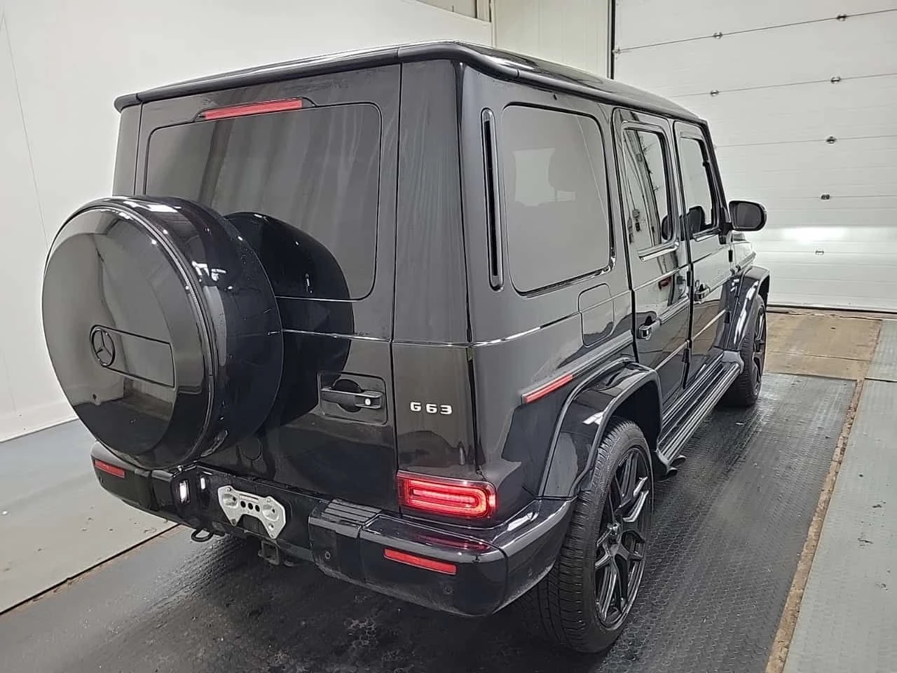 Mercedes-Benz G 63 AMG * CARFAX * АВТОКРЕДИТ БЕЗ ПЪРВОНАЧАЛНА ВНОСКА, снимка 3 - Автомобили и джипове - 54680926