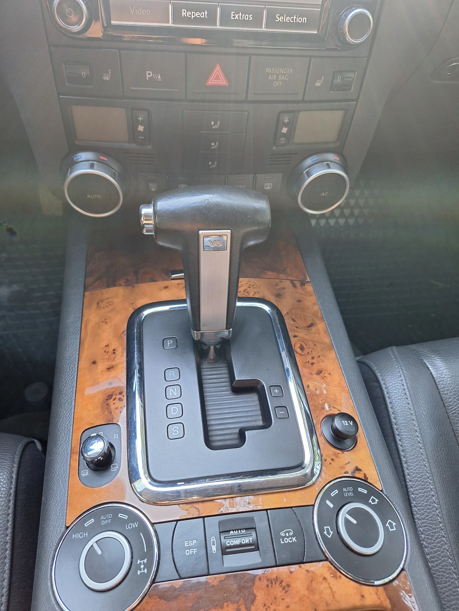 VW Touareg, снимка 10 - Автомобили и джипове - 55450592