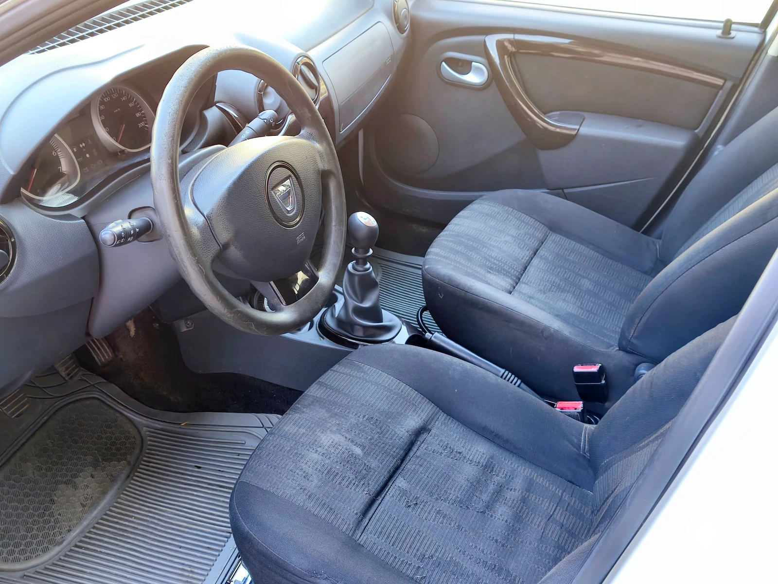 Dacia Duster 1.5 dCi 110 4x4, снимка 13 - Автомобили и джипове - 55536768