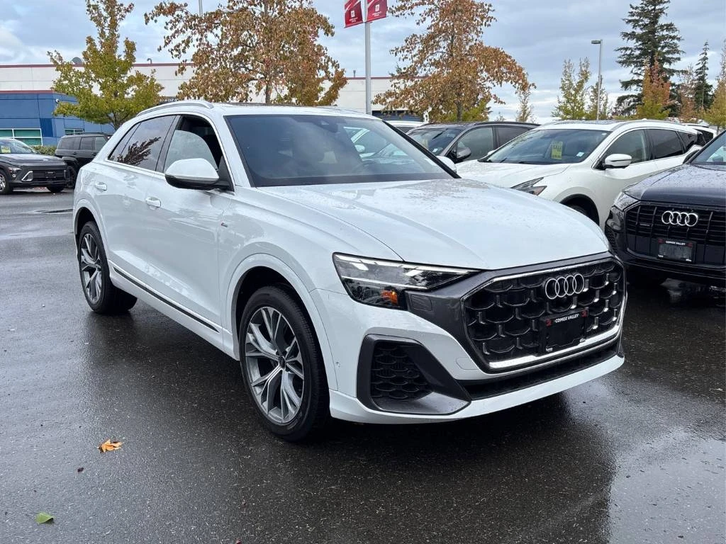 Audi Q8 Progressiv 55 TFSI * CARFAX* ОПЦИЯ ЗА ФИНАНСИРАНЕ*, снимка 3 - Автомобили и джипове - 55951450