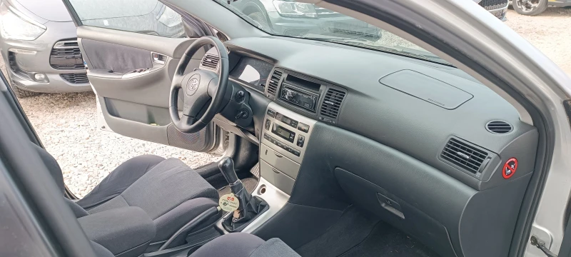 Toyota Corolla 2.2D4D, снимка 13 - Автомобили и джипове - 48343956