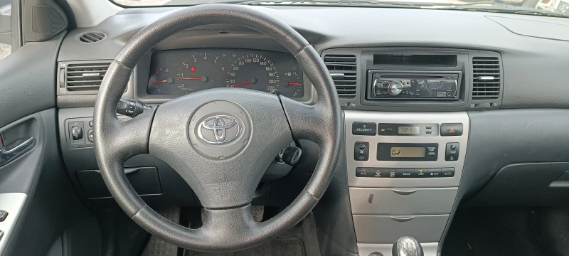 Toyota Corolla 2.2D4D, снимка 10 - Автомобили и джипове - 48343956