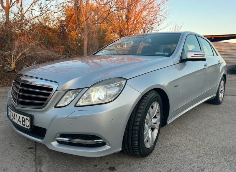 Mercedes-Benz E 220, снимка 2 - Автомобили и джипове - 48497682