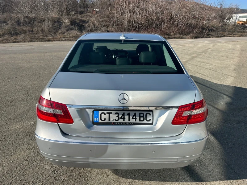 Mercedes-Benz E 220, снимка 5 - Автомобили и джипове - 48497682