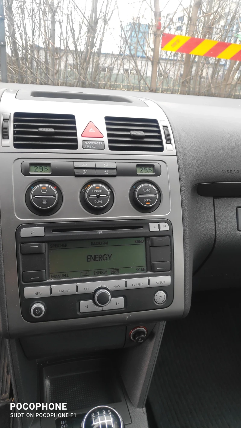 VW Touran, снимка 12 - Автомобили и джипове - 53433845