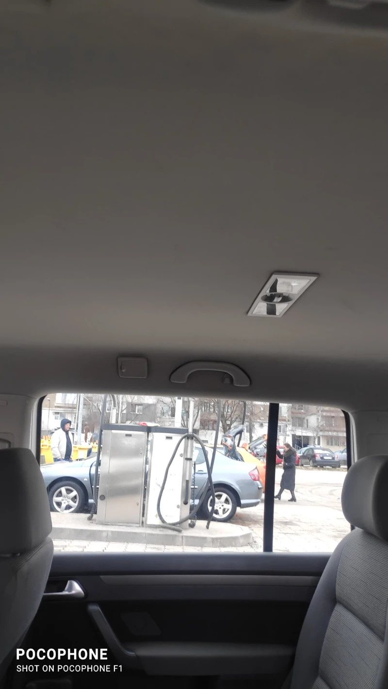 VW Touran, снимка 16 - Автомобили и джипове - 53433845