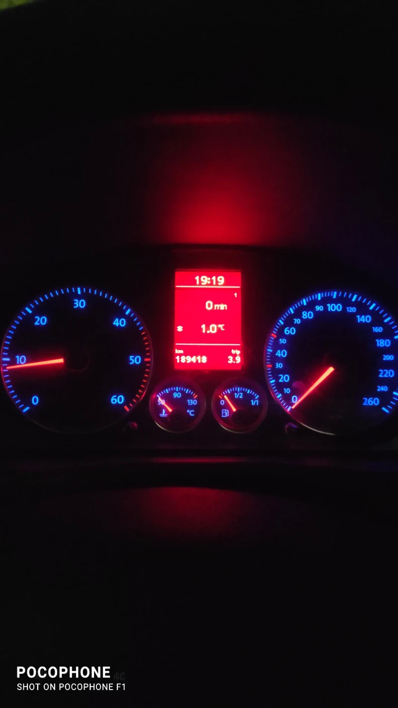 VW Touran, снимка 15 - Автомобили и джипове - 53433845