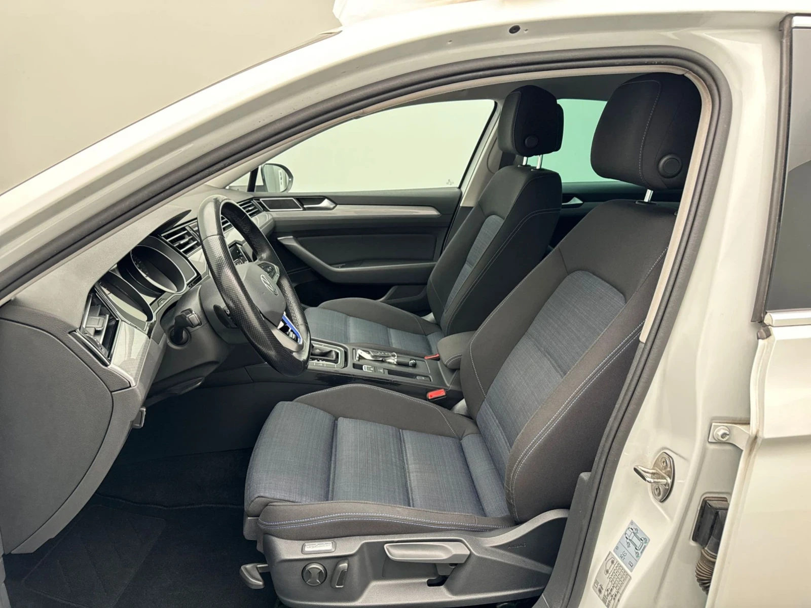 VW Passat GTE - изображение 7