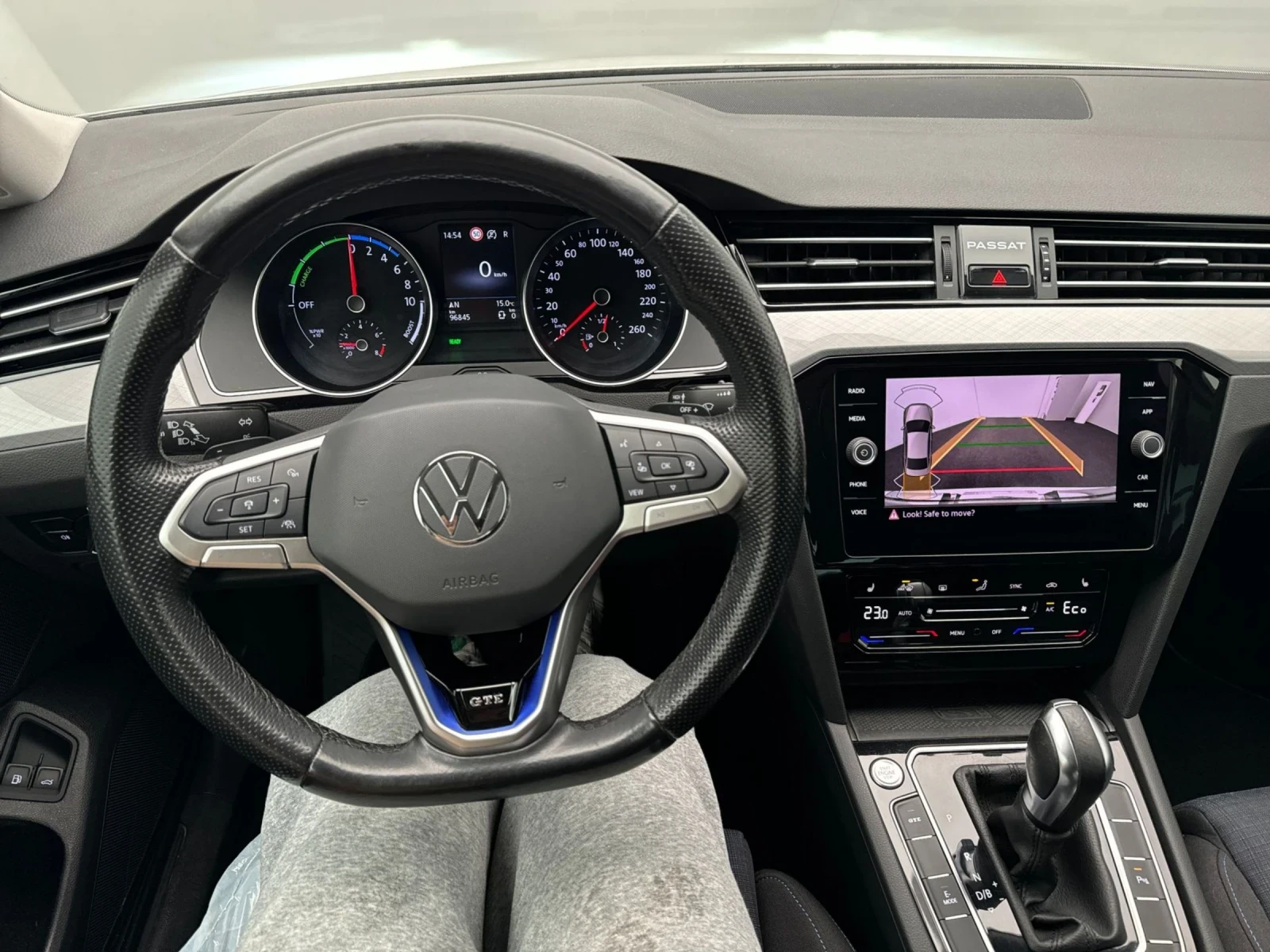 VW Passat GTE - изображение 10