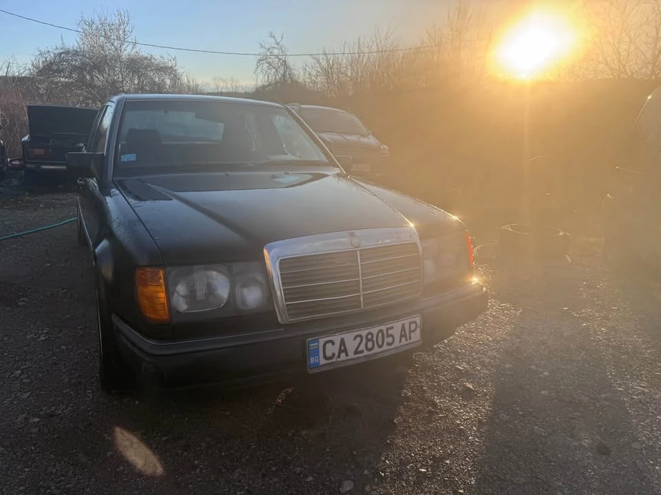 Mercedes-Benz 124 2.3, снимка 9 - Автомобили и джипове - 54188044