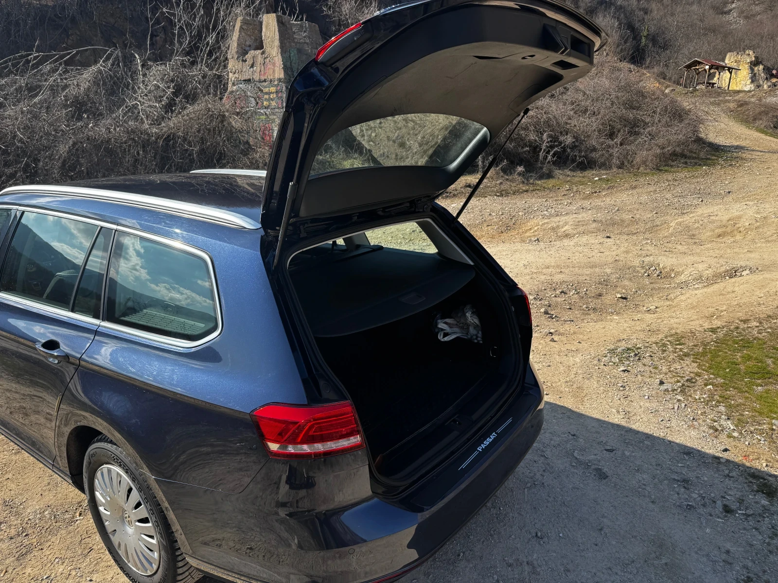 VW Passat В 8 comfort Line variant, снимка 14 - Автомобили и джипове - 54214675