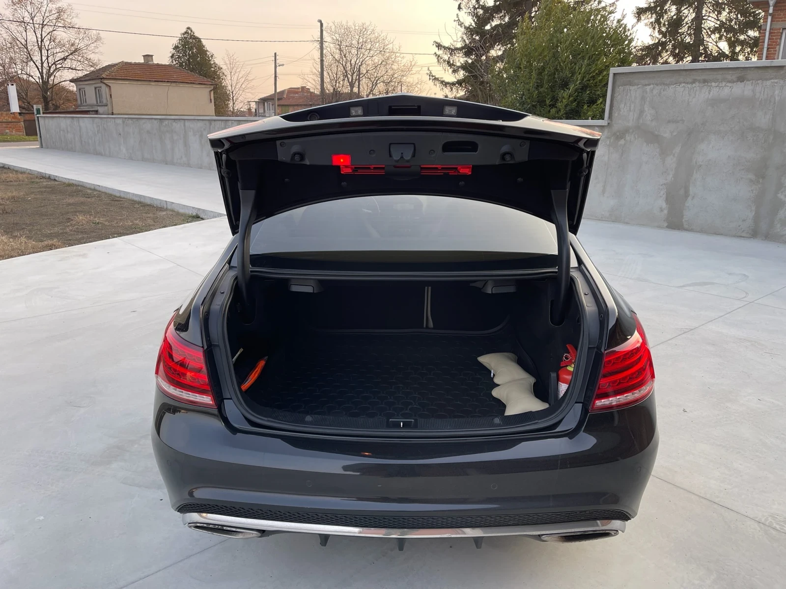 Mercedes-Benz E 350 Facelift Coupe AMG Pack, снимка 15 - Автомобили и джипове - 54553348