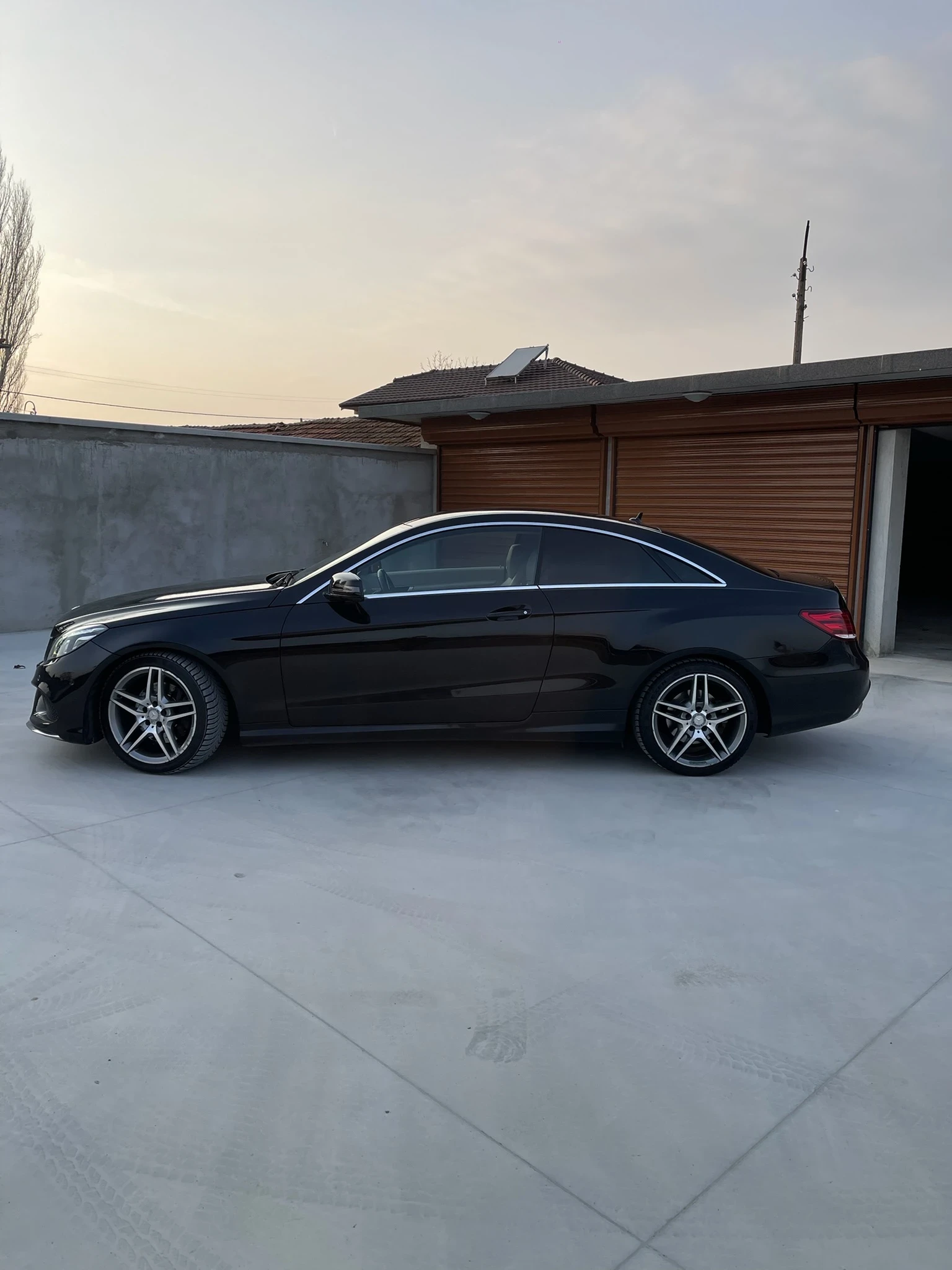 Mercedes-Benz E 350 Facelift Coupe AMG Pack, снимка 4 - Автомобили и джипове - 54553348
