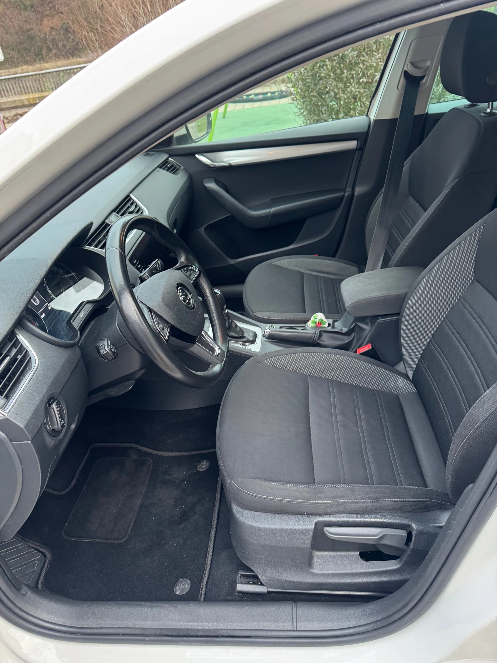 Skoda Octavia 2.0d 150к.с. DSG, снимка 7 - Автомобили и джипове - 54724597