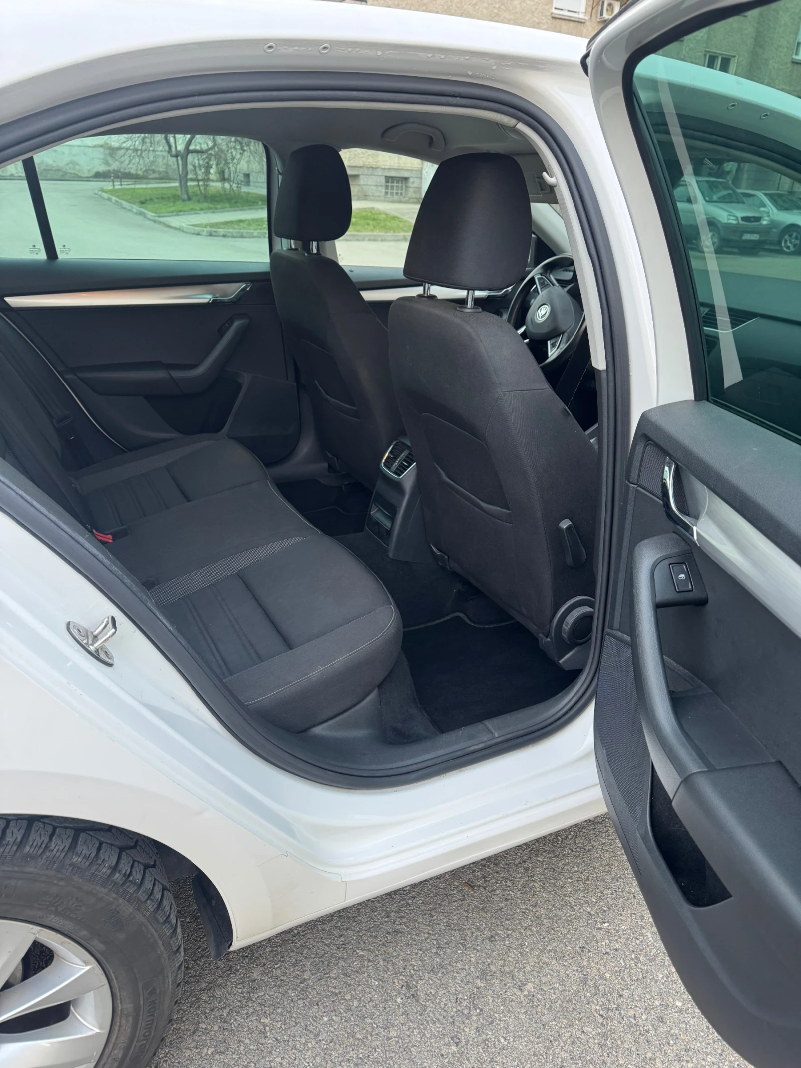 Skoda Octavia 2.0d 150к.с. DSG, снимка 10 - Автомобили и джипове - 54724597