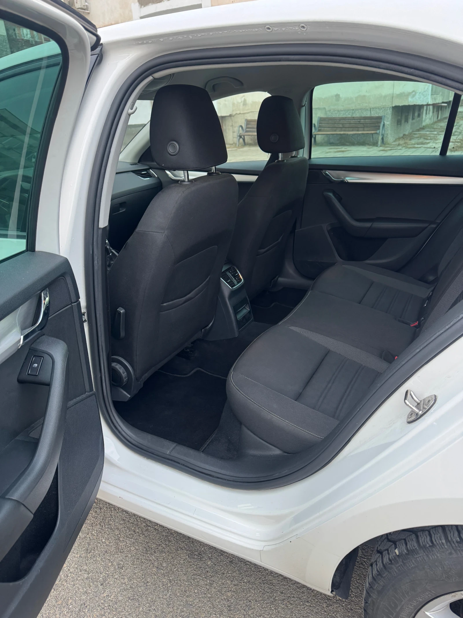 Skoda Octavia 2.0d 150к.с. DSG, снимка 9 - Автомобили и джипове - 54724597
