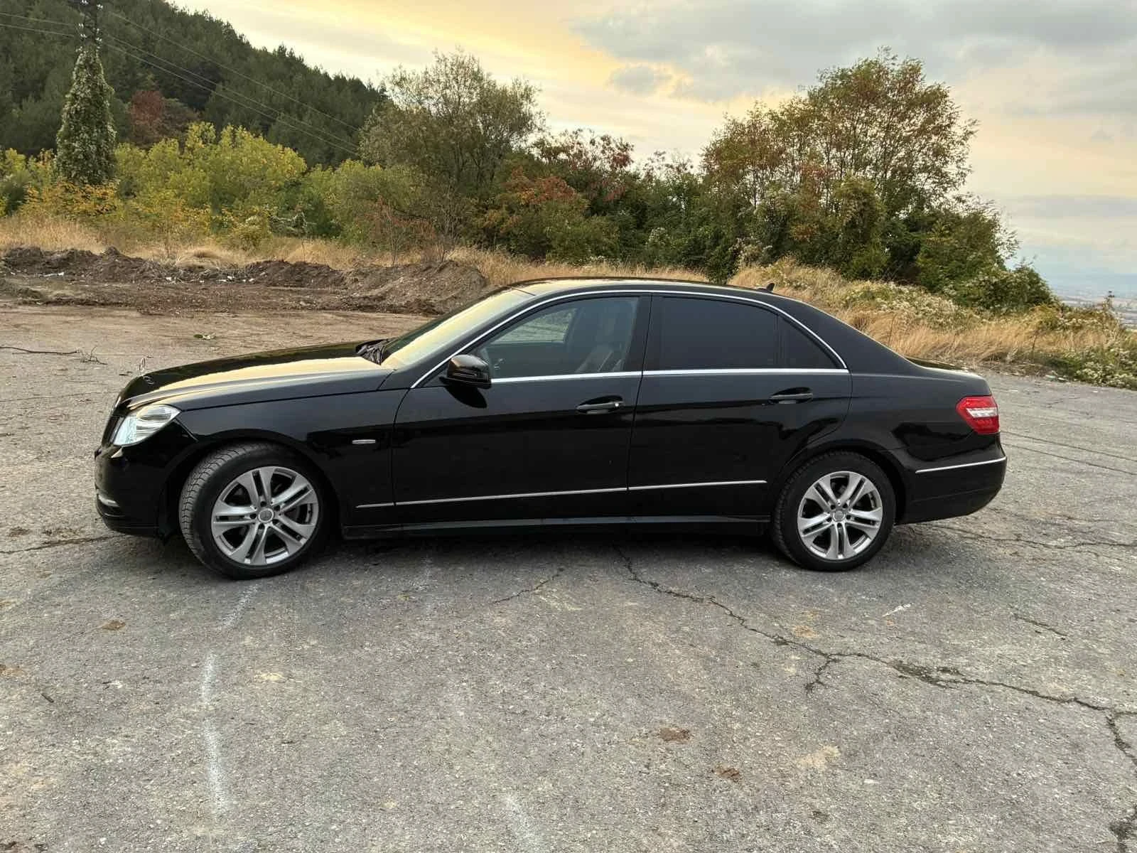 Mercedes-Benz E 200, снимка 9 - Автомобили и джипове - 56546628