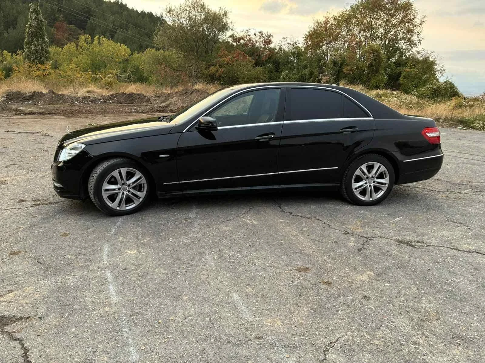 Mercedes-Benz E 200, снимка 17 - Автомобили и джипове - 56546628
