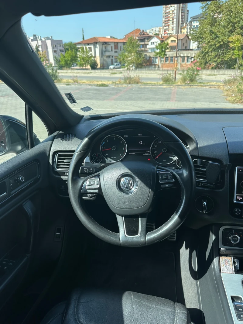 VW Touareg, снимка 8 - Автомобили и джипове - 52045777