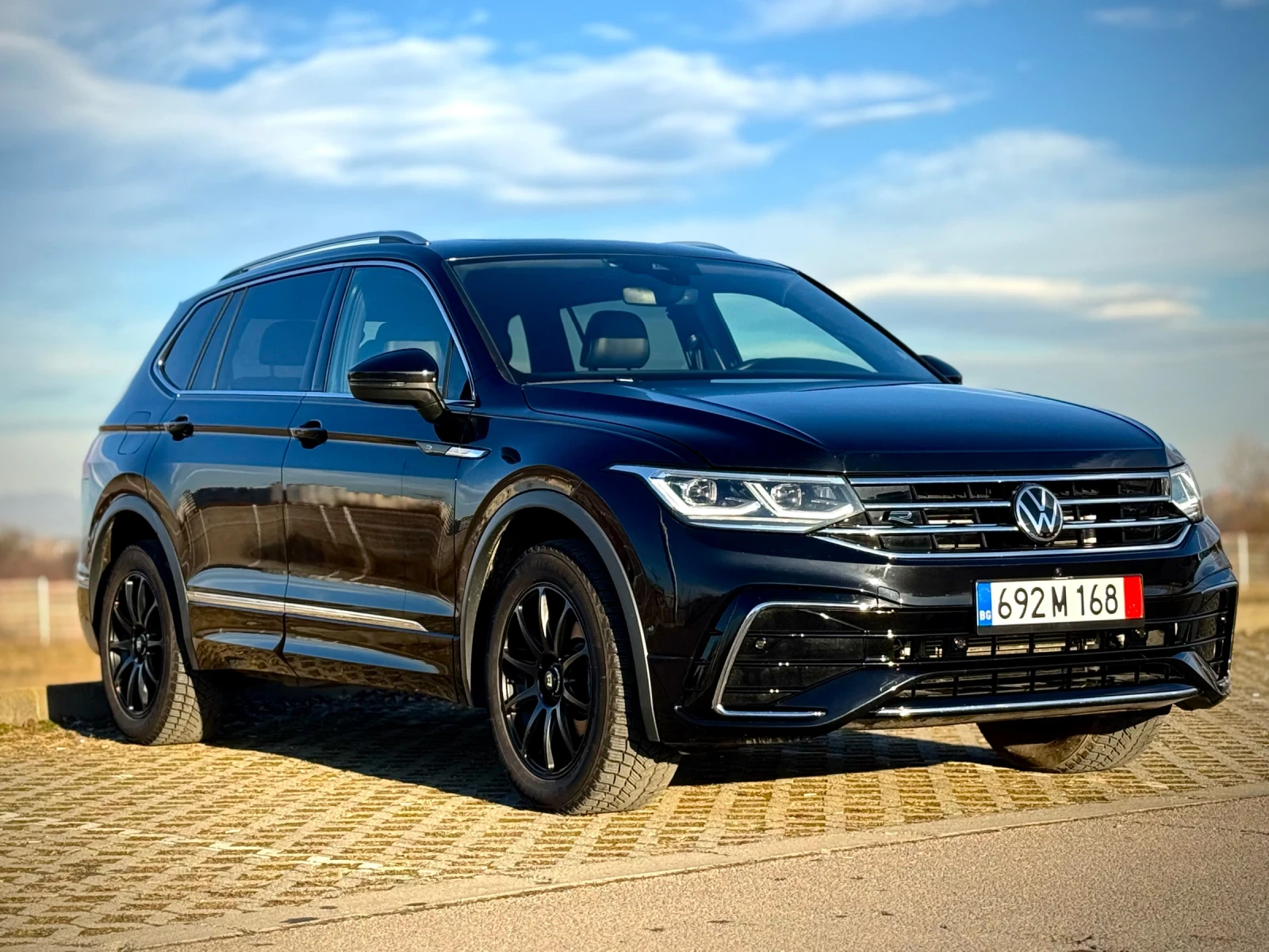 VW Tiguan 2.0 TSI R-Line FULL EXTRAS - [1] 