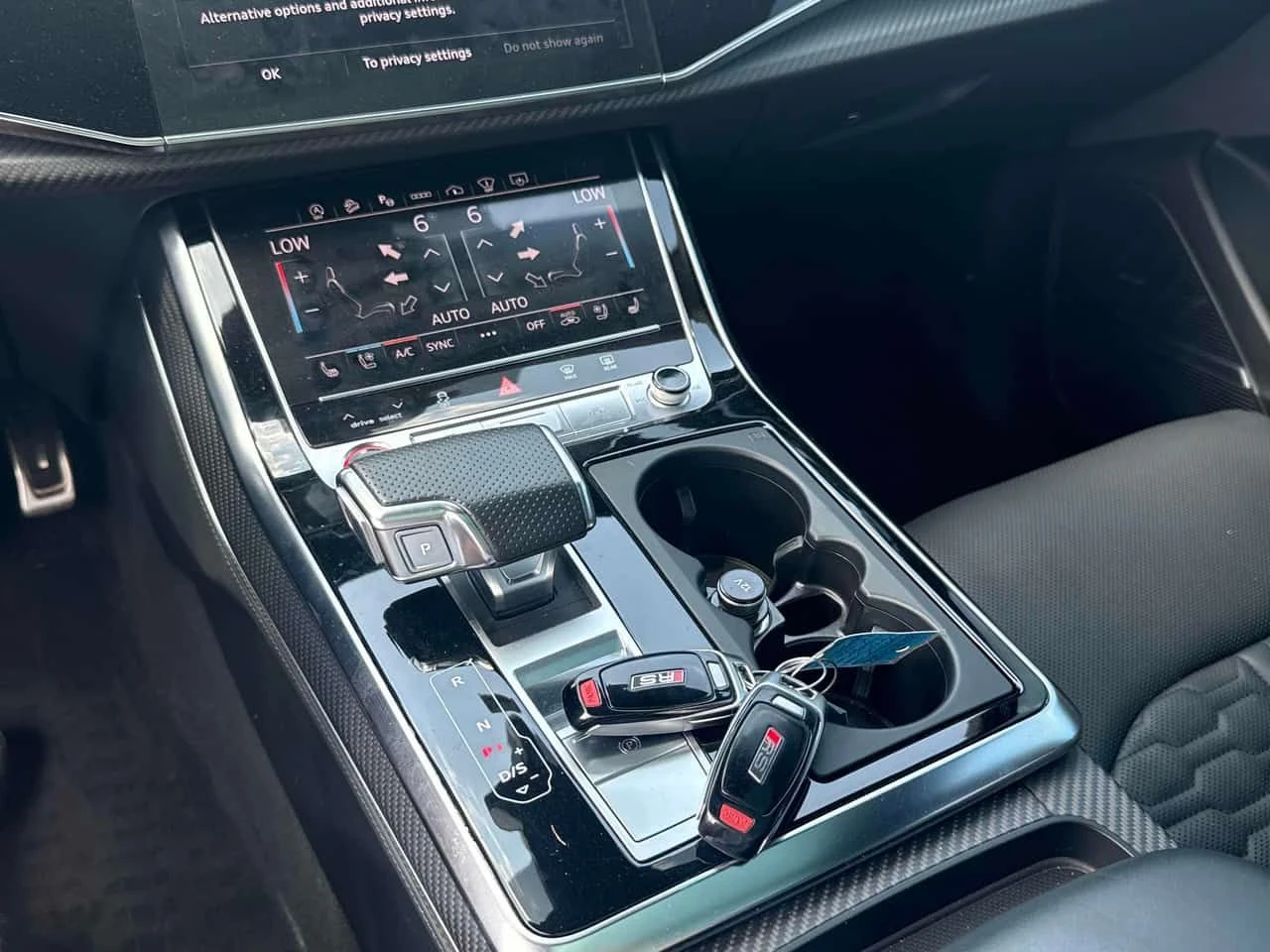 Audi RSQ8 * 4.0 TFSI quattro* АВТОКРЕДИТ БЕЗ ПЪРВОНАЧАЛНА* , снимка 12 - Автомобили и джипове - 55310132