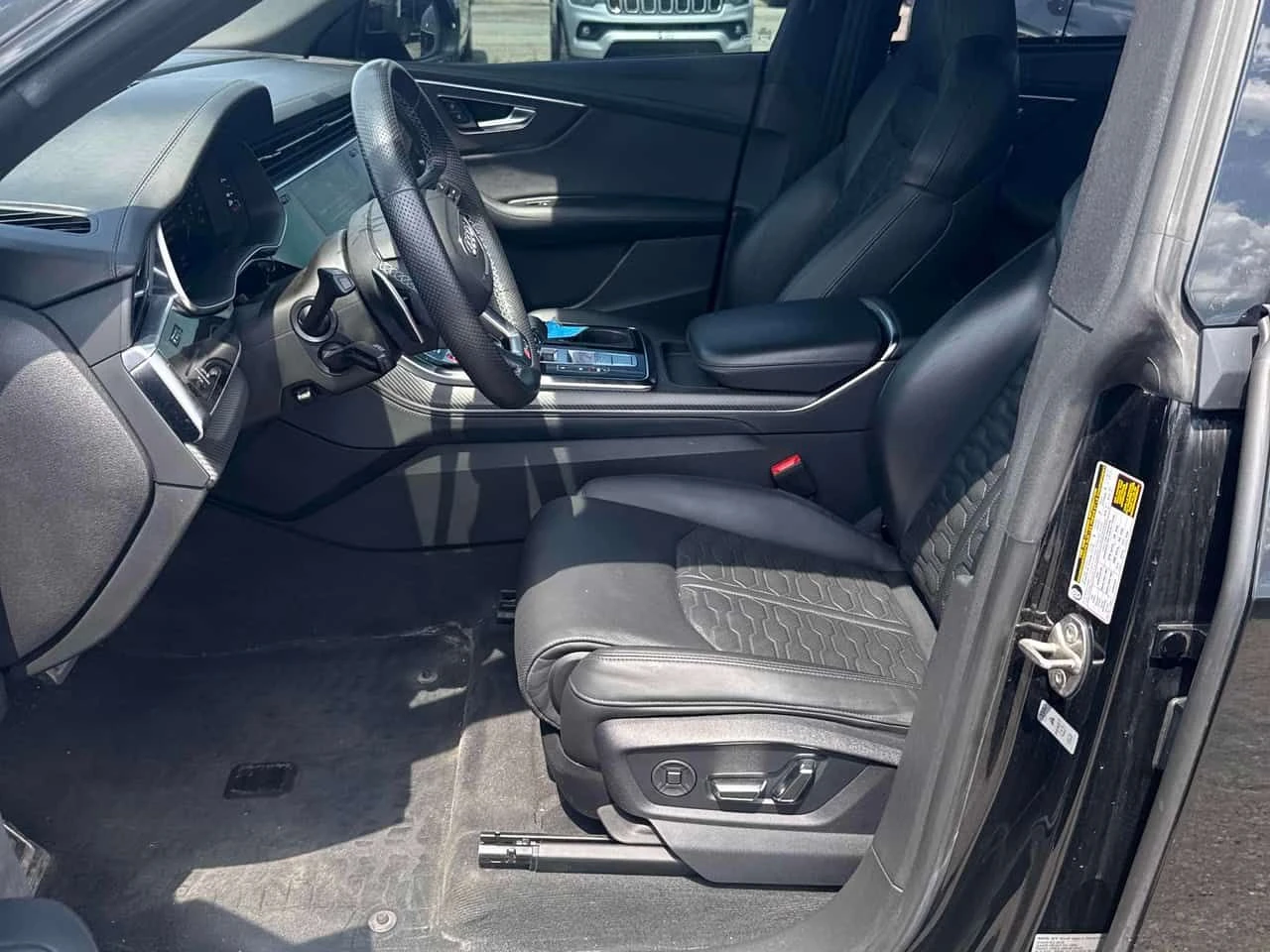 Audi RSQ8 * 4.0 TFSI quattro* АВТОКРЕДИТ БЕЗ ПЪРВОНАЧАЛНА* , снимка 5 - Автомобили и джипове - 55310132