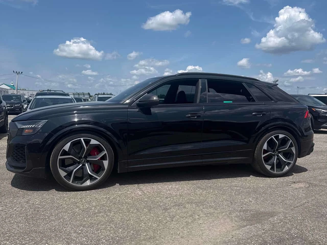Audi RSQ8 * 4.0 TFSI quattro* АВТОКРЕДИТ БЕЗ ПЪРВОНАЧАЛНА* , снимка 2 - Автомобили и джипове - 55310132