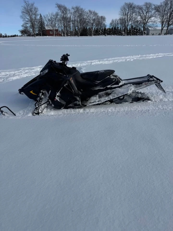 Polaris Snowmobile * assault switch* CARFAX * БЕЗ ПЪРВОНАЧАЛНА ВНОСКА - изображение 2