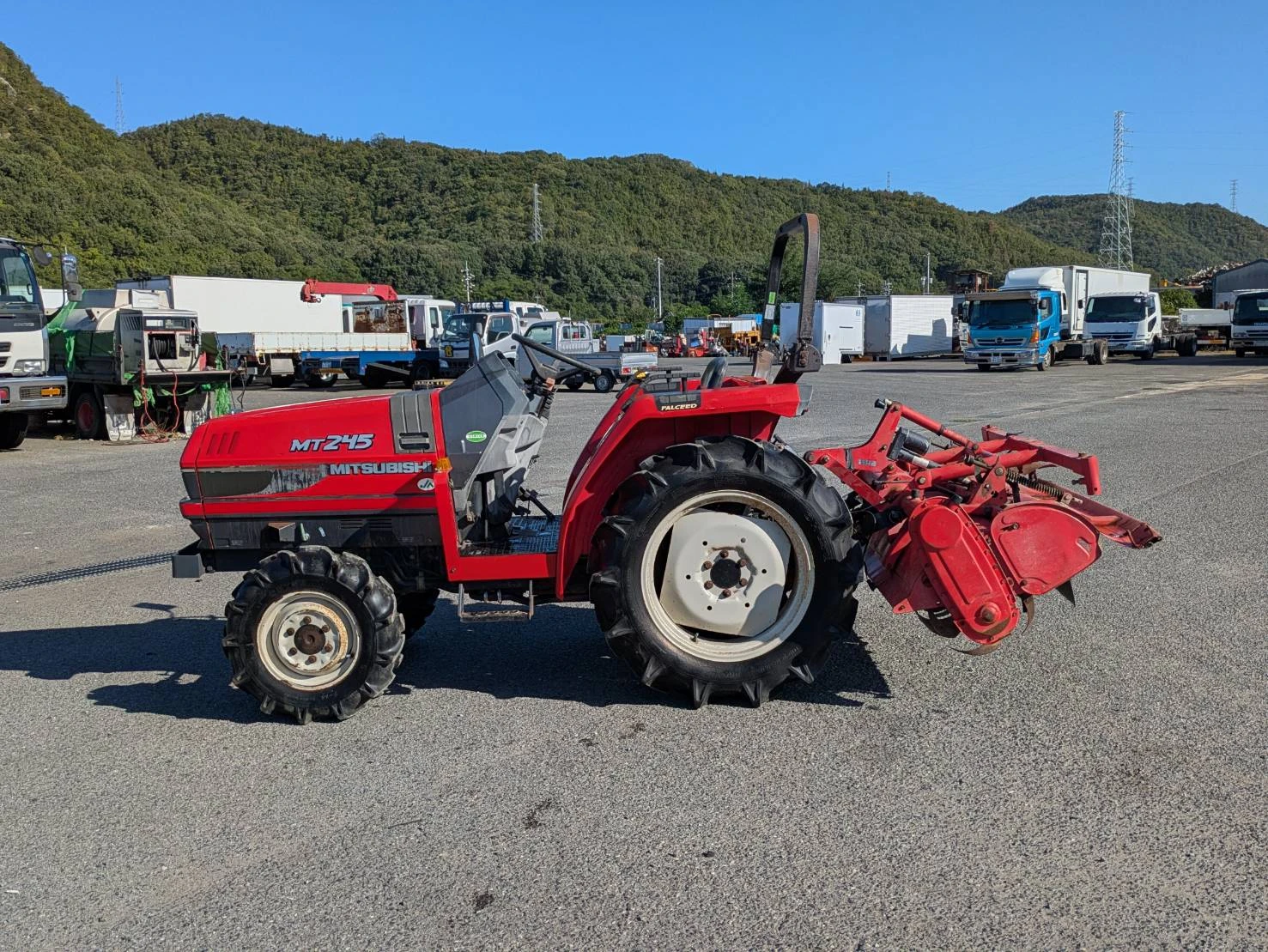 Трактор Mitsubishi MT245, снимка 2 - Селскостопанска техника - 54118047