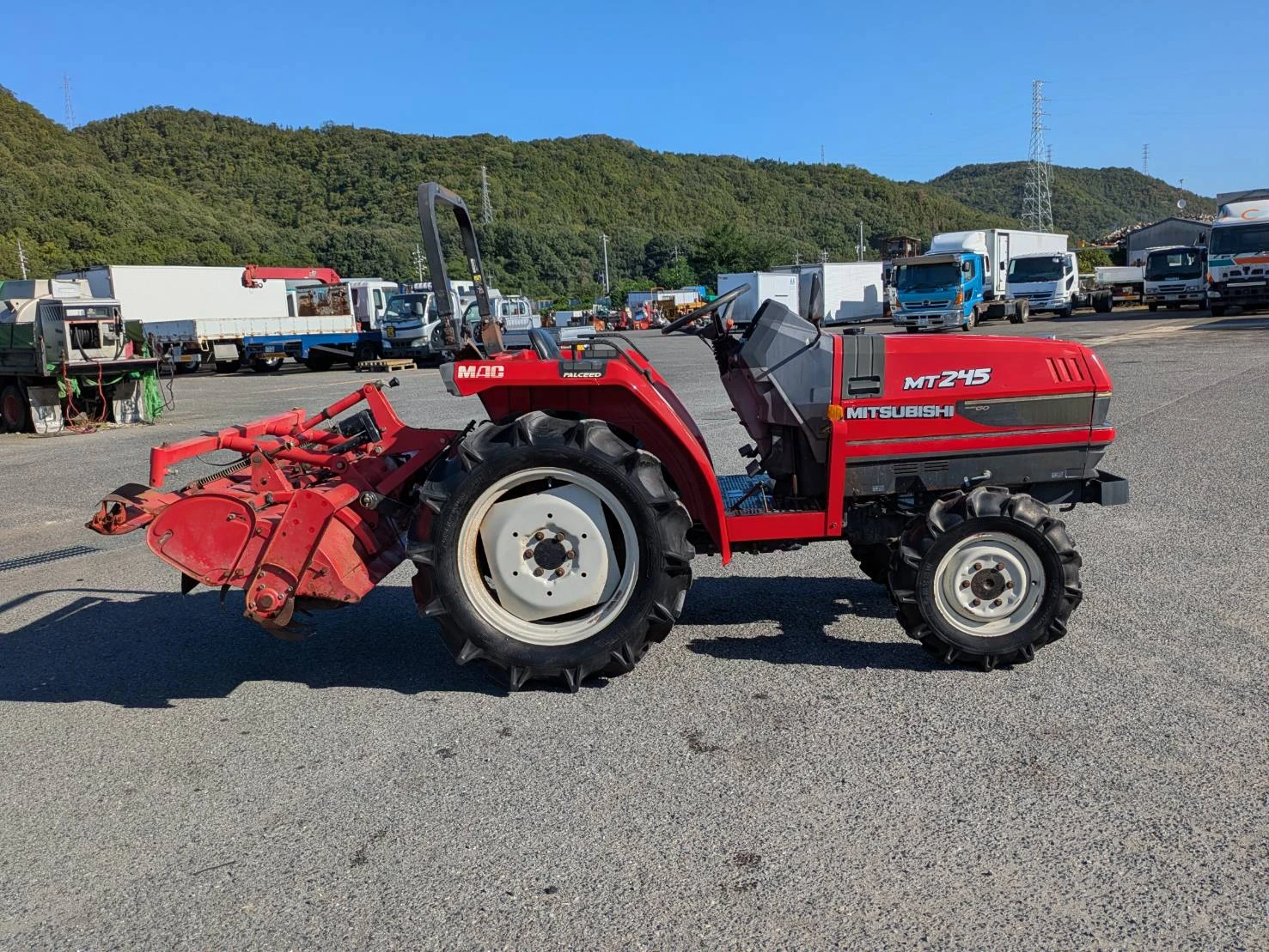 Трактор Mitsubishi MT245, снимка 3 - Селскостопанска техника - 54118047