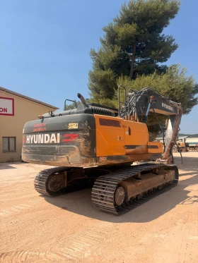 Багер Hyundai HX 260 A NL САМО 3200 МОТО ЧАСА ЛИЗИНГ, снимка 2