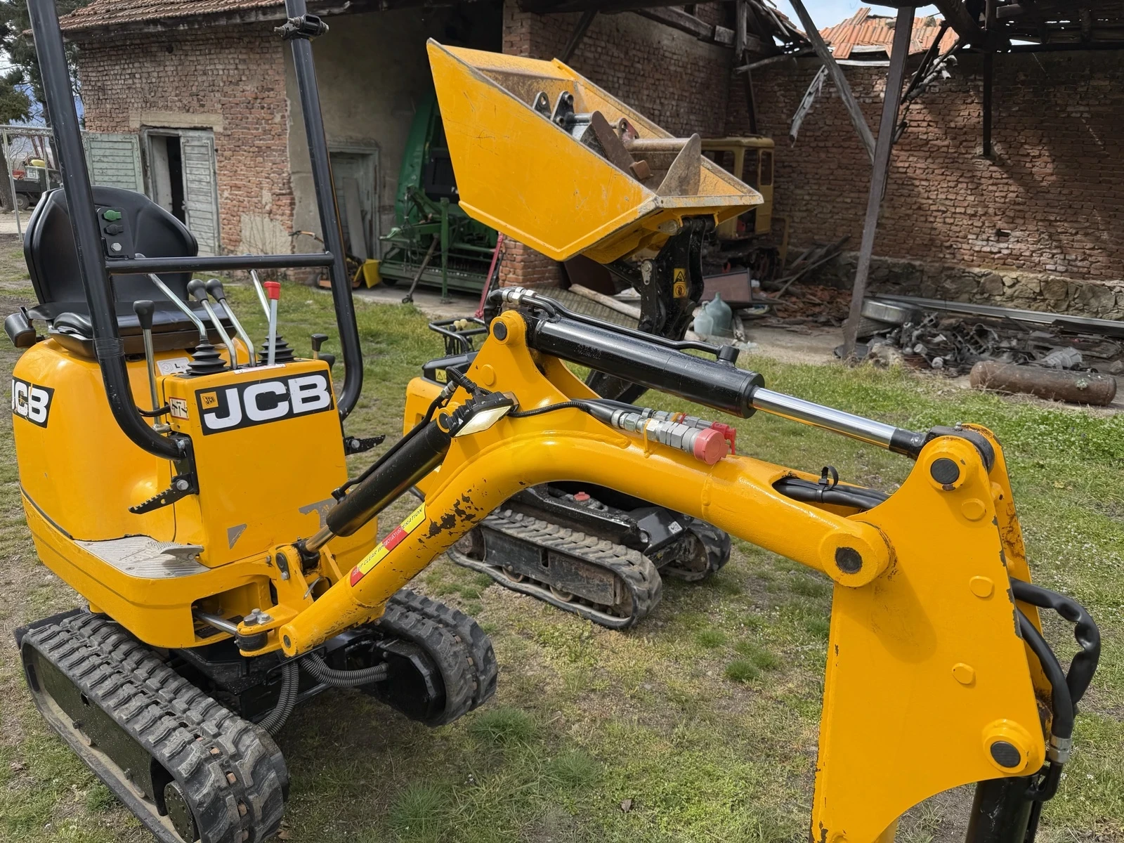 Багер JCB 8008CTS, снимка 9 - Индустриална техника - 53944216